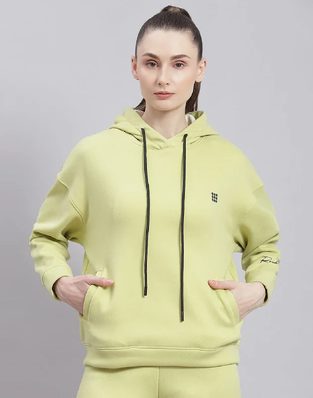 Women Green Solid Hooded Full Sleeve Sweatshirt Hoodie with Cropped Fit Short Trendy